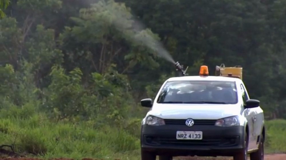 Aplicação do fumacê contra o mosquito Aedes aegypti em Campo Grande (MS) (Foto: Reprodução)