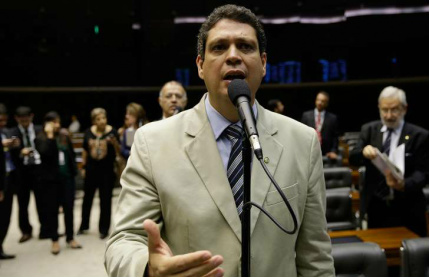 Novo tesoureiro do PT recebeu doação de empreiteira alvo da operação Lava Jato Foto: Gustavo Bezerra/PT na Câmara O vice-presidente do PT, deputado José Guimarães (CE), afirmou que a doação não é