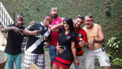 Miltinho teria ateado fogo ao próprio corpo após briga com Amanda há dois meses Amanda e Miltinho, entre amigos, num momento de lazer Foto: Reprodução do Facebook