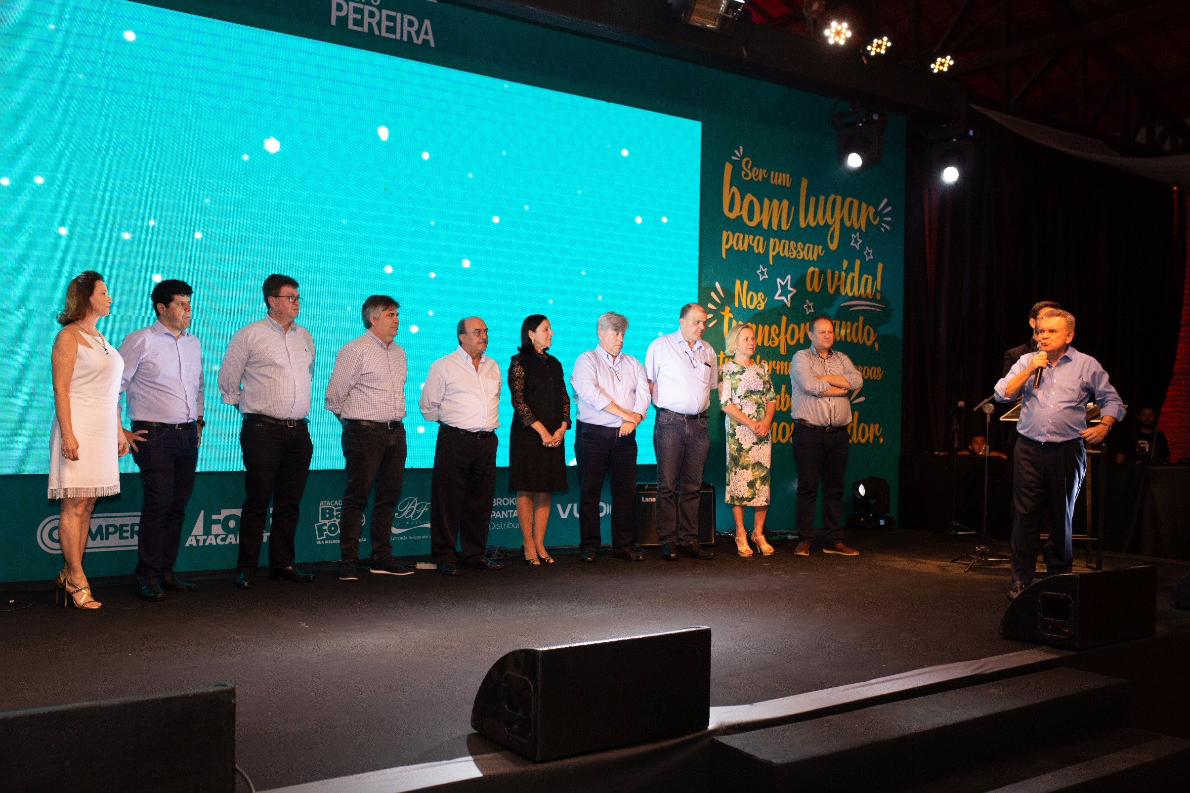 Pratas da Casa homenageia funcionários do Grupo Pereira Funcionários de todas as bandeiras do Grupo Pereira reunidos para o almoço de celebração de seus anos de carreira, em Campo Grande, Mato Grosso do Sul. - Divulgação