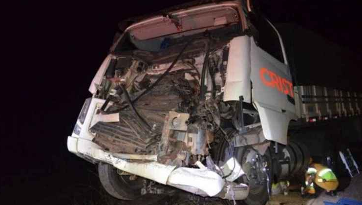 Carretas ficam destruídas em colisão na BR-163 e motoristas saem ilesos (Thiago Silva/F5MS)