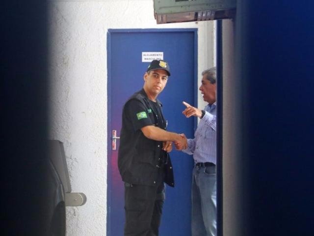 Após passar 40 horas na prisão, André Puccinelli e filho voltam para casa Após passar 40 horas na prisão, André Puccinelli e filho voltam para casa