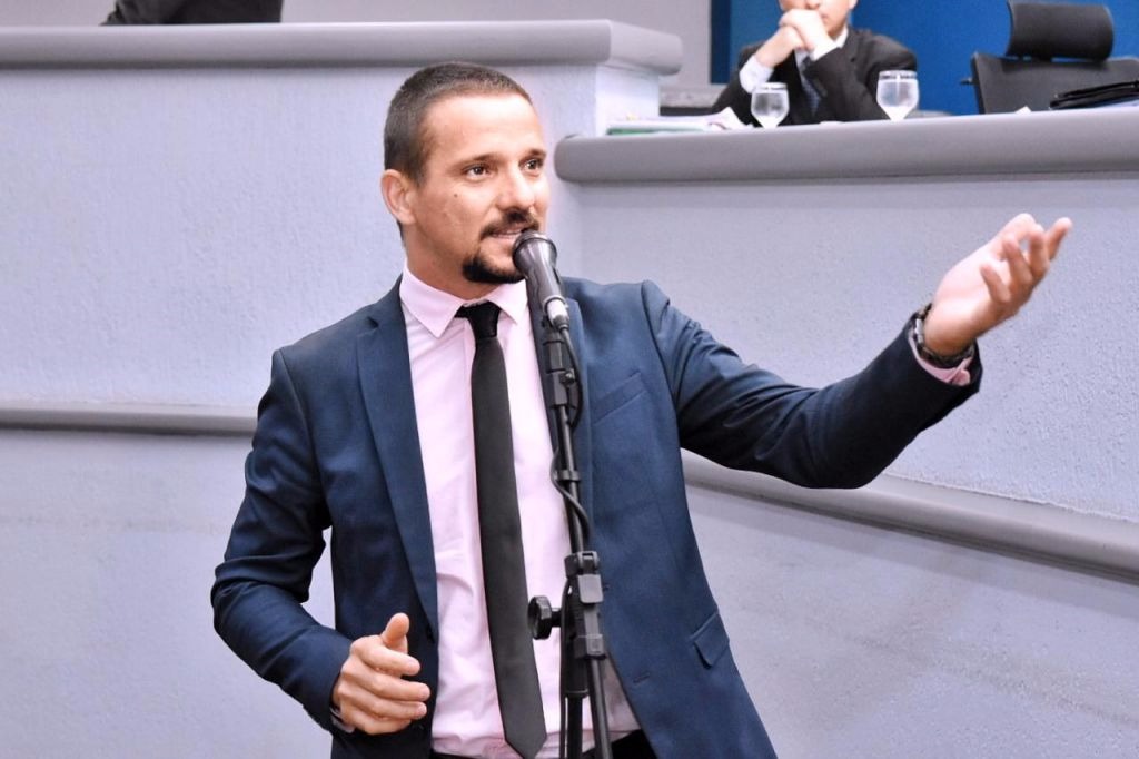 Vereador encaminha ao prefeito esboço para regulamentar lei que isenta de IPTU imóveis alagados Foto: Henrique Drobnievski