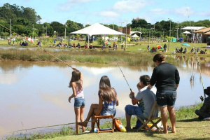 Dourados prepara a Semana do Peixe para outubro em três parques Foto: A. Frota/Arquivo
Parque Rego d’Água sediou neste ano a Festa do Peixe e agora terá também a Semana do Peixe