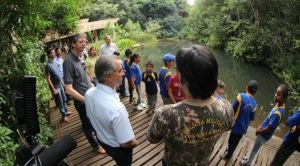 Governador Reinaldo Azambuja e Secretário Jaime Verruck em visita ao Cras. Foto: Chico Ribeiro