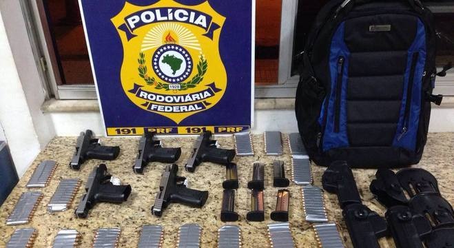 Polícia rodoviária apreende 10 mil armas e 700 mil munições em 5 anos Apreensão de armamento e munições realizado pela Polícia Rodoviária Federal. Divulgação/PRF