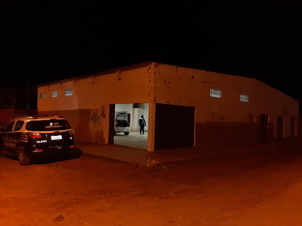 PM recupera carro roubado em uma marcenaria na Capital PM recupera carro roubado em uma marcenaria na Capital