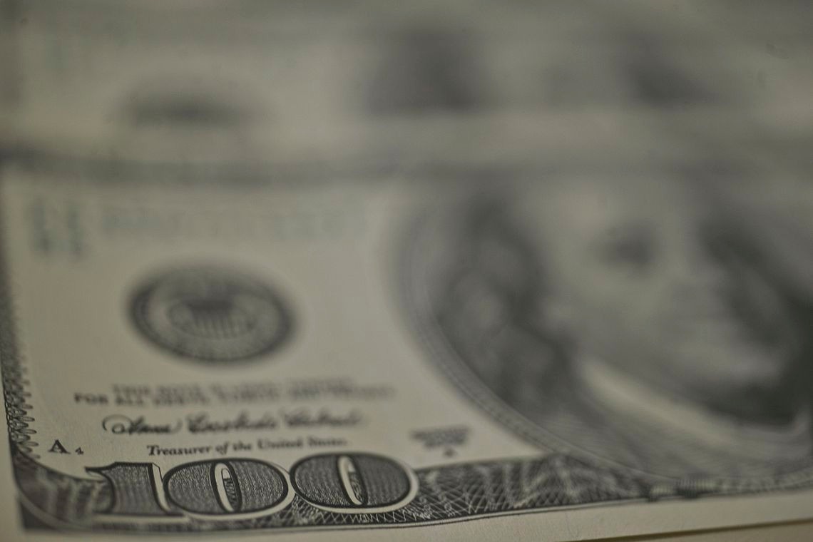 Dólar bate R$ 4,79 influenciado por queda de bolsas asiáticas