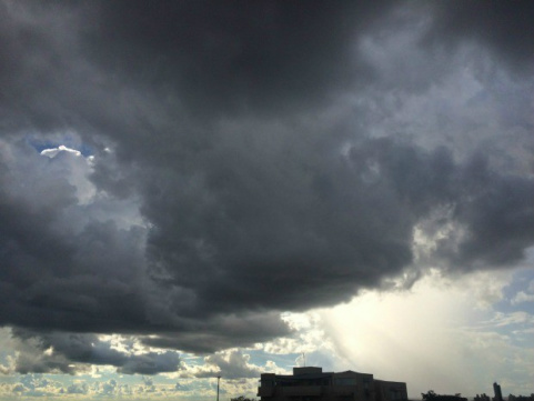 Céu de Campo Grande na tarde de ontem (Foto: Maria Caroline Palieraqui/G1 MS)