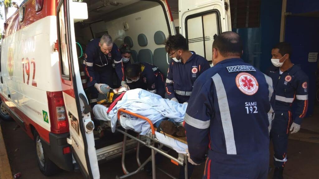 Foi socorrido por uma equipe do SAMU para Hospital da Vida. Sidnei Bronka