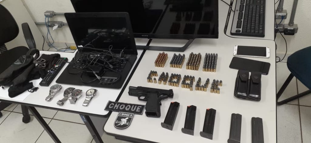 Choque estoura 'depósito' de produtos furtados e prende três