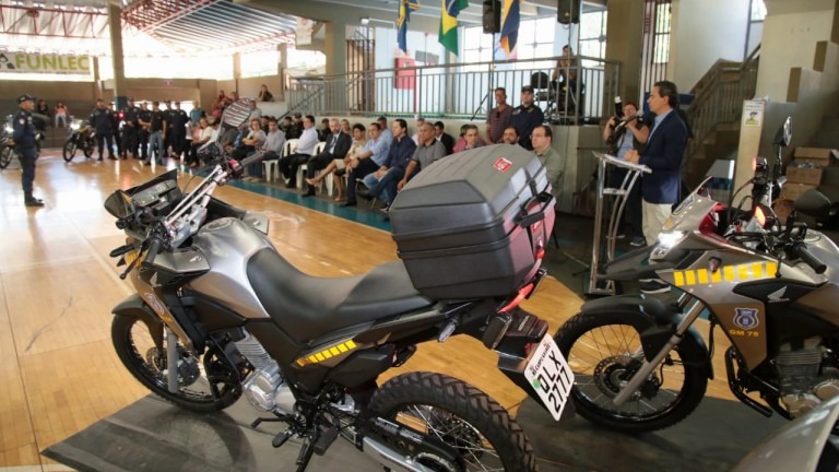 Prefeito entrega 14 motocicletas para Guarda Civil Metropolitana Divulgação