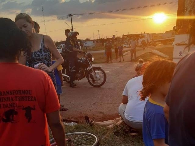 Morre a ciclista que foi atropelada por carreta ao buscar o neto na escola (Foto: Reprodução - WhatsApp)
