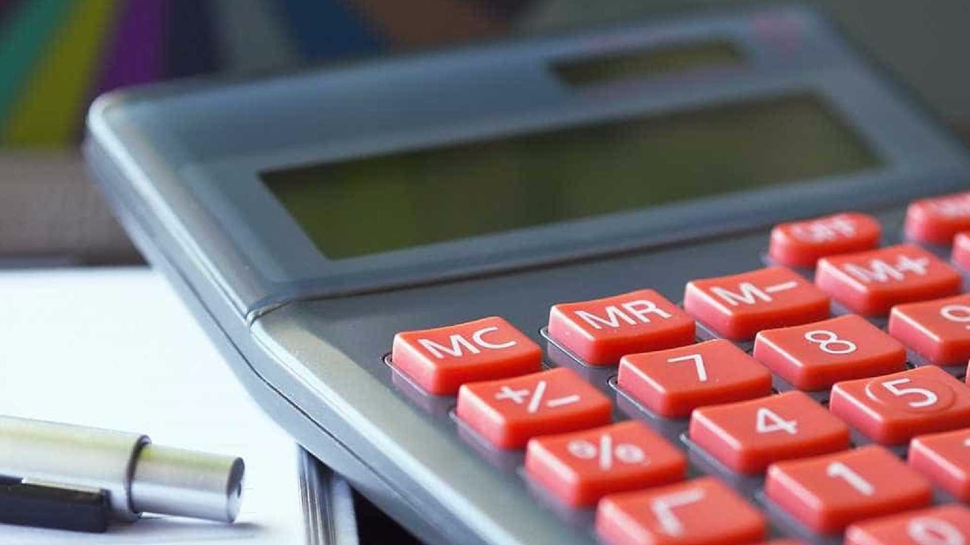 Economia deve continuar crescendo, ainda que devagar, indica pesquisa