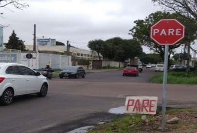 Com constantes acidentes, população reivindica sinalização em cruzamento no Tijuca Foto Ilustrativa