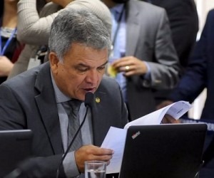 Senador Sérgio Petecão (PSD-AC), relator do projeto que revoga o Estatuto do Desarmamento - Pedro França/Agência Senado