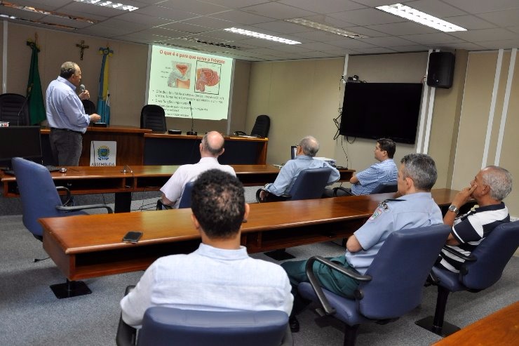 ALEMS apoia homens a enfrentarem tabus para prevenção do câncer Palestra foi ministrada pelo médico urologista Jamal Salém. Foto: Luciana Nassar