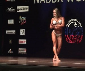 Para chegar à Rússia, ela precisou vencer o estadual, o brasileiro e o sul-americano em 2016 - Divulgação