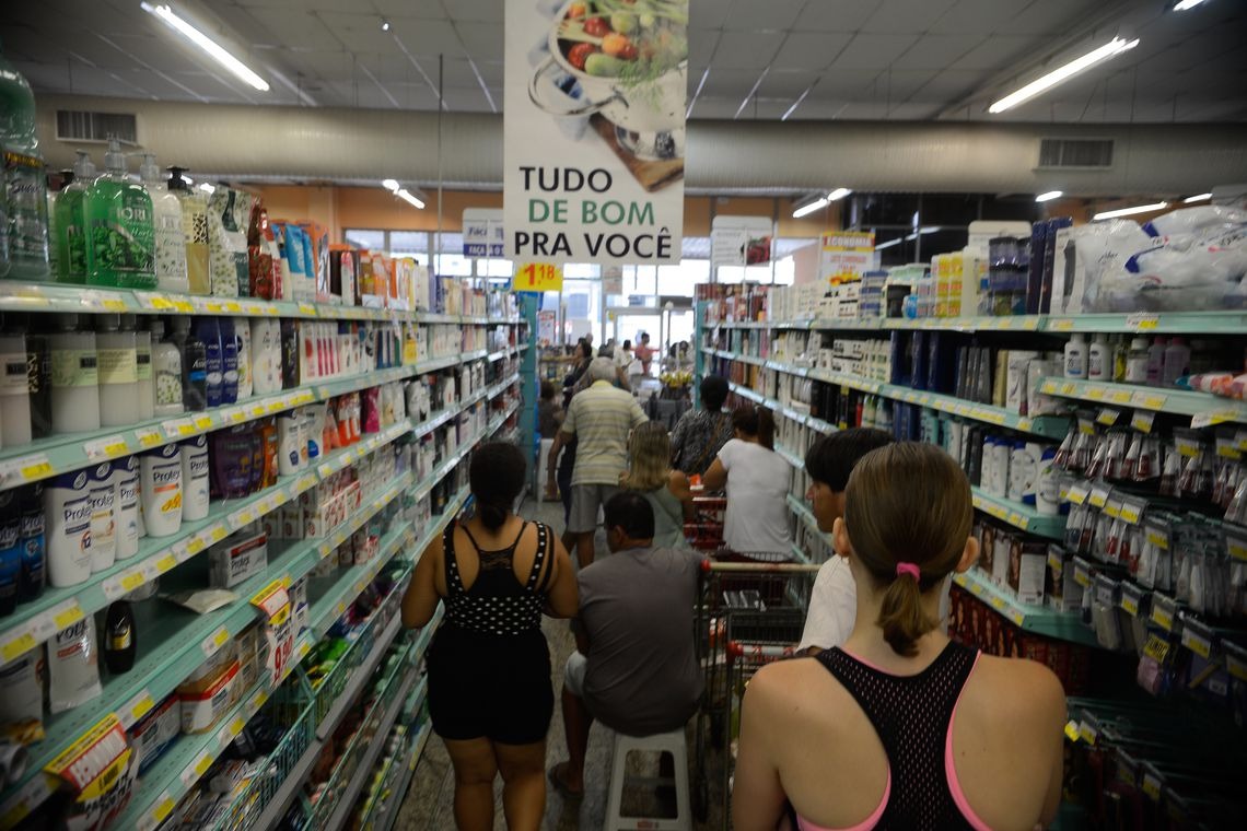 Cadastro positivo compulsório entra em vigor nesta terça-feira Tânia Rêgo/Agência Brasil