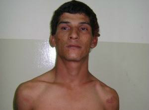 Adolescente de 16 anos é morto pelo pai ao tentar defender a mãe João Ramão Nunes Brites, 34 anos, tem várias passagens pela polícia e está foragido (Foto: Ponta Porã Informa)