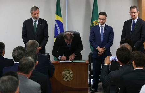 O presidente da República em exercício, ministro Dias Toffoli, preside cerimônia de sanção de Lei que amplia licença paternidade para integrantes das Forças Armadas - Antonio Cruz/ Agência Brasil