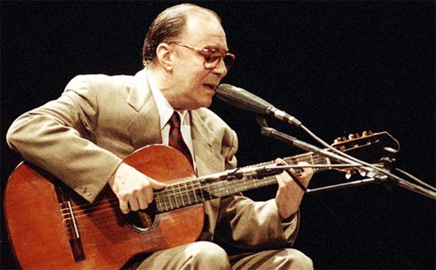 Fãs se despedem do músico João Gilberto Fãs se despedem do músico João Gilberto