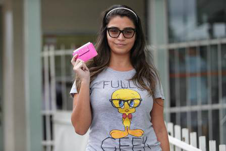 Médica que teve carteira devolvida por morador de rua agradeceu com flores A carteira da médica Júlia Menezes Cruz foi encontrada por um morador de rua e devolvida Foto: Márcio Alves