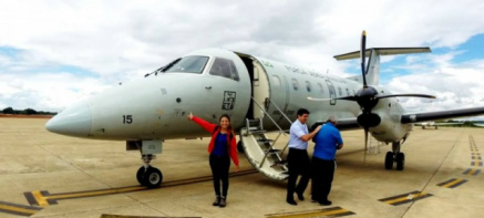A escritora de Maracaju, Pãmella Marangoni, já pegou carona com a FAB. (Foto: Arquivo pessoal)
