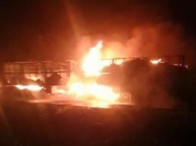 Caminhão ficou completamente destruído. Divulgação