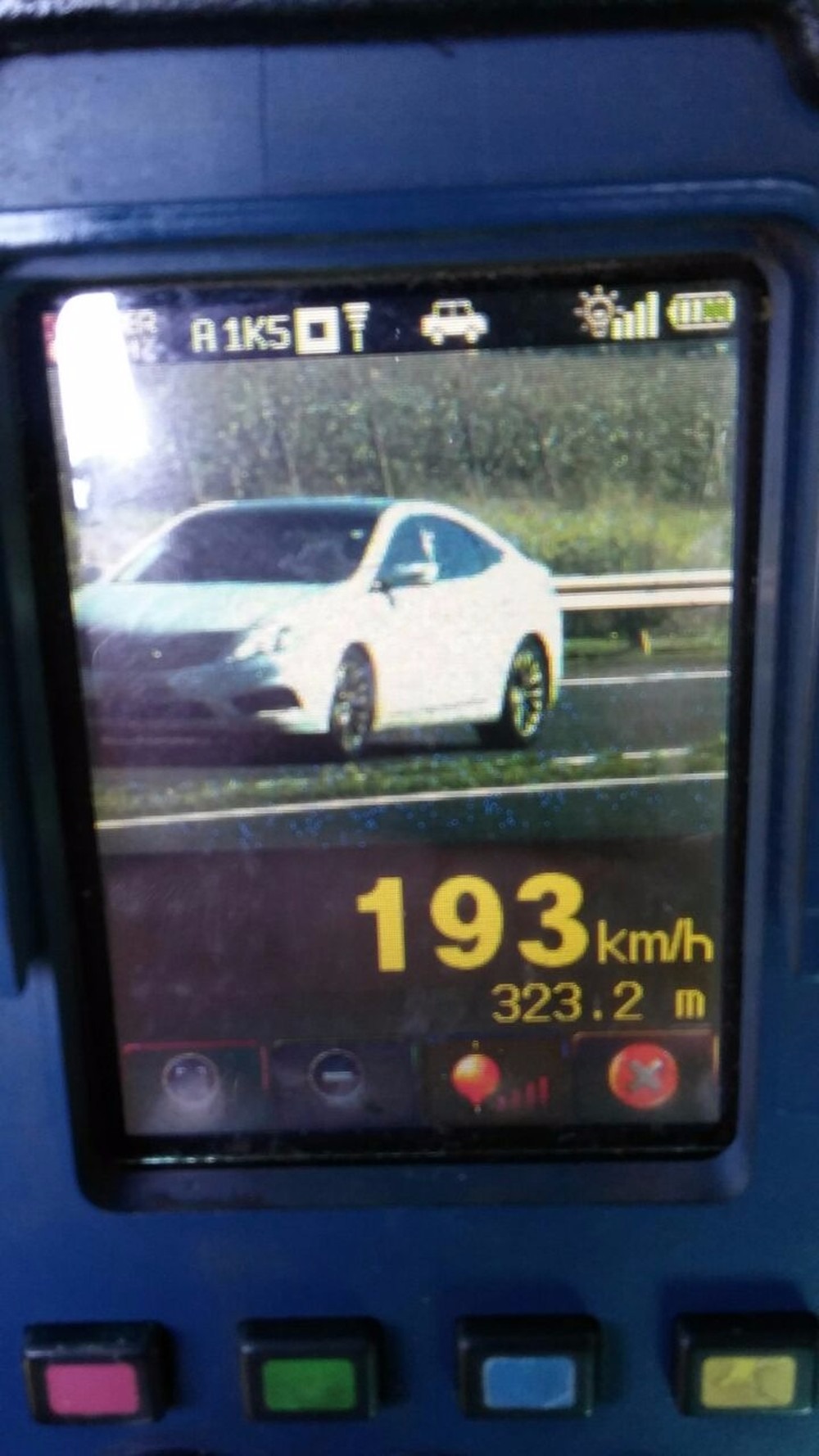 Veículo flagrado em excesso de velocidade na BR-163 (Foto: PRF/Divulgação)