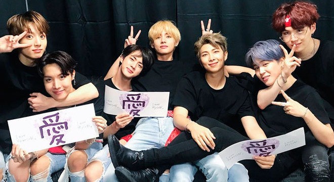 Música K-Pop está provocando o retorno dos CDs, LPs e fitas cassetes BTS: sinônimo de sucesso mundial do K-pop
Reprodução/Instagram
