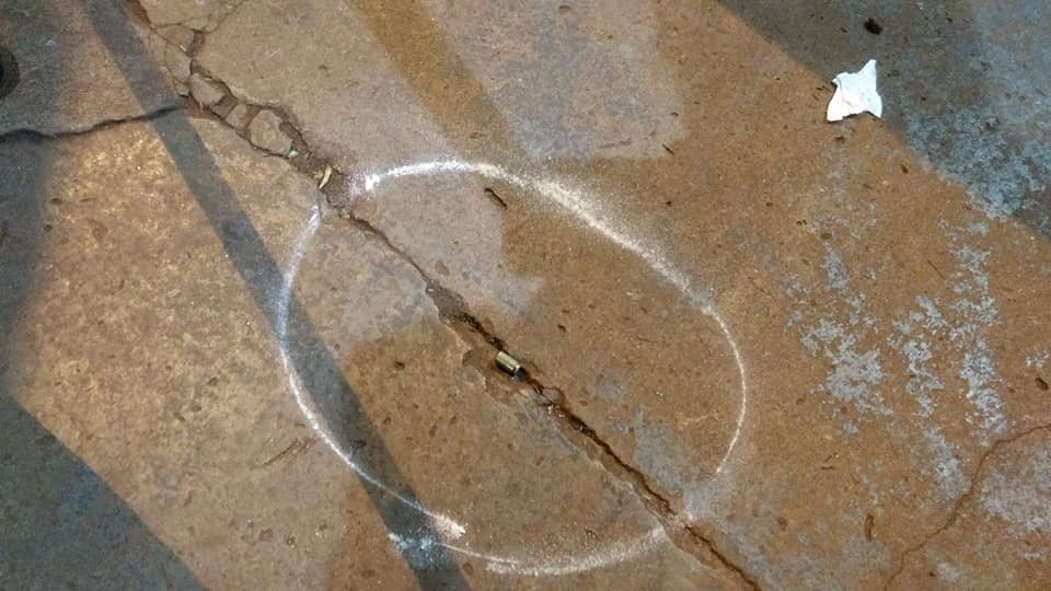 Uma das cápsulas no local do crime. Foto: Osvaldo Duarte