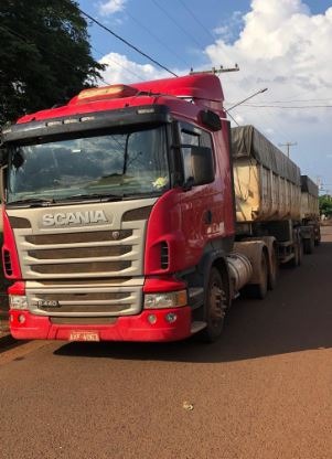 Carreta é recuperada em MS e motorista libertado de cativeiro Carreta é recuperada em MS e motorista libertado de cativeiro