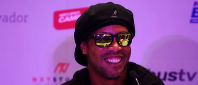 Ronaldinho impõe condição para voltar a jogar: ‘Sem precisar treinar’ © Jose Cabezas / Reuters