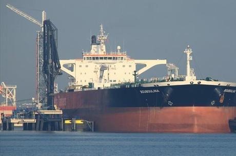 Dona de navio diz que não há evidências de vazamento no Brasil Navio Bouboulina, que teria derramado óleo no Nordeste
Reprodução
