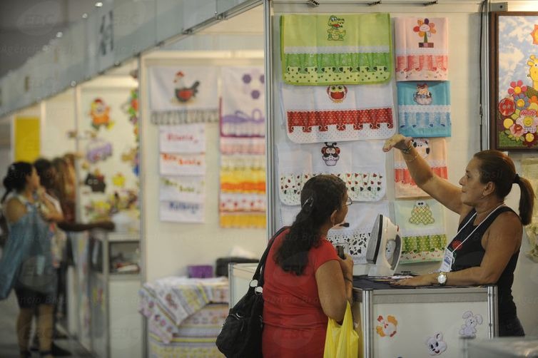 Pequenos negócios têm até segunda para retornar ao Simples Nacional Micro e pequenas empresas têm esta semana para regularizar situação e retornar ao sistema - Agência Brasil