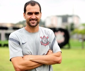 Recuperado de uma grave lesão, o jogador de 38 anos agora vive a expectativa em relação a uma renovação de contrato com o clube alvinegro - GloboEsporte.com