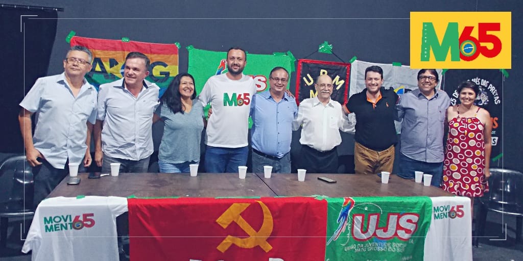 O pré-candidato a prefeito de Campo Grande, Mário Fonseca (no centro, de azul) e diversas outras lideranças no lançamento do Movimento 65. (Foto: Divulgação)