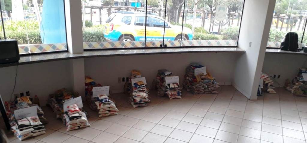 Mais de 600 kg de alimentos foram arrecadados para apoio a instituições