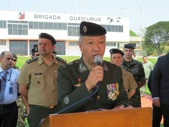 General da Brigada Guaicurus, Rui Yutaka Matsuda, destacou importância do serviço militar durante cerimônia de comemoração ao Dia do Soldado 
(Foto: Thalyta Andrade