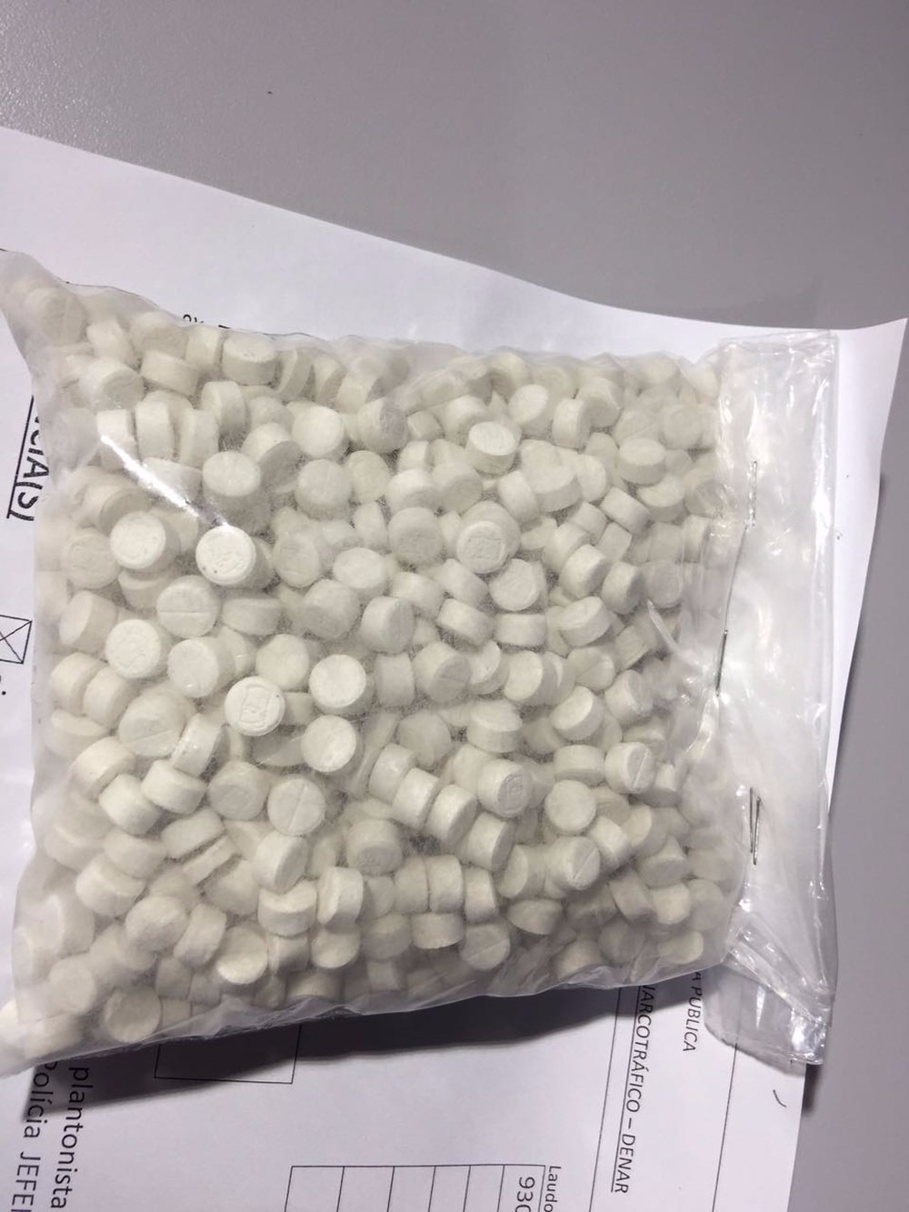 Ecstasy apreendido na casa de um dos suspeitos preso (Foto: Ricardo Mello)