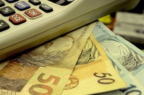 Informalidade em alta limita o crédito bancário ao brasileiro