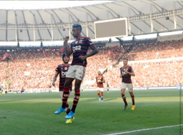 Flamengo goleia Corinthians e mantém vantagem na ponta do Brasileiro @marcelobaltar1