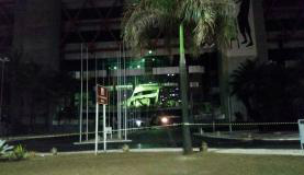 Fachada do Centro de Convenções de Salvador desaba após forte chuva Parte da estrutura na entrada principal do complexo do Centro de Convenções de Salvador caiu após uma forte chuvaSayonara Moreno/Agência Brasil