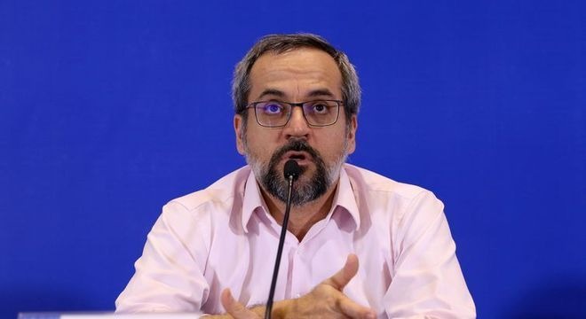 Enem: 1,2 milhão de inscritos faltaram; 376 foram eliminados O Ministro da Educação, Abraham Weintraub, fala sobre 1º dia de Enem. Wilson Dias/Agência Brasil