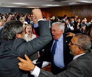 Senadores da oposição comemoraram reprovação do texto da reforma trabalhista na Comissão de Assuntos Sociais - Marcos Oliveira/ Agência Senado