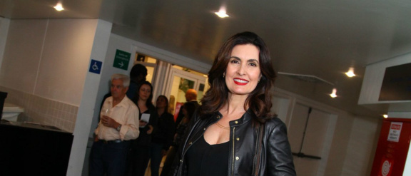 Fátima Bernardes vai a show de Djavan com amiga, no Rio © Fotos: Anderson Borde / AgNews