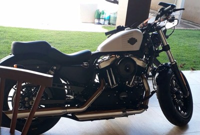 Motocicleta Harley Davidson Sportster XL 1200 Forty-Eight, que está sendo vendida pelo empresário de Campo Grande (MS), Vandercley Quirino, por quase dois bitcoins. (Foto: Vandercley Quirino/Arquivo Pessoal)
