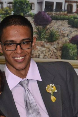 Rafhael foi encontrado morto carbonizado dentro de casa Foto: Reprodução / Facebook