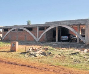 Dinheiro pode ter sido desviado de obra que está paralisada - Valdenir Rezende